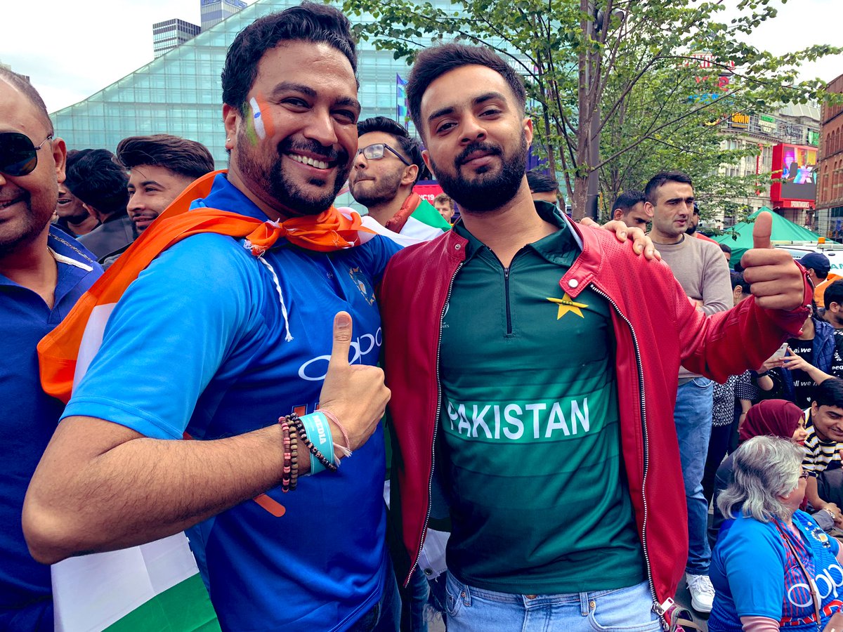 Vinayakgaikwad's tweet photo. And that’s how Indian and Pakistani Fans are enjoying the game at Old Trafford. There is tremendous energy but no animosity at all. That’s what a good game of cricket is. #CWC19 @bbcnewsmarathi @BBCHindi @bbcnewsgujarati @bbctamil @bbcnewstelugu @bbcnewspunjabi #INDvsPAK https://t.co/3WaxAMWzRd