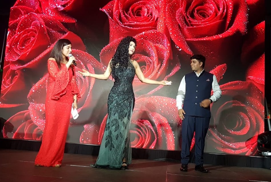 realsimranahuja's tweet photo. #Truly an honour to host the #26thSindhiSammelan in #Barcelona #KindThanks to my #Designer #FatizBridal Couture.. #STARSCOSMETICS.. #humbleThanks to #MrSatish and #MrsNishaRaisinghani.. https://t.co/dDu9MH99xt