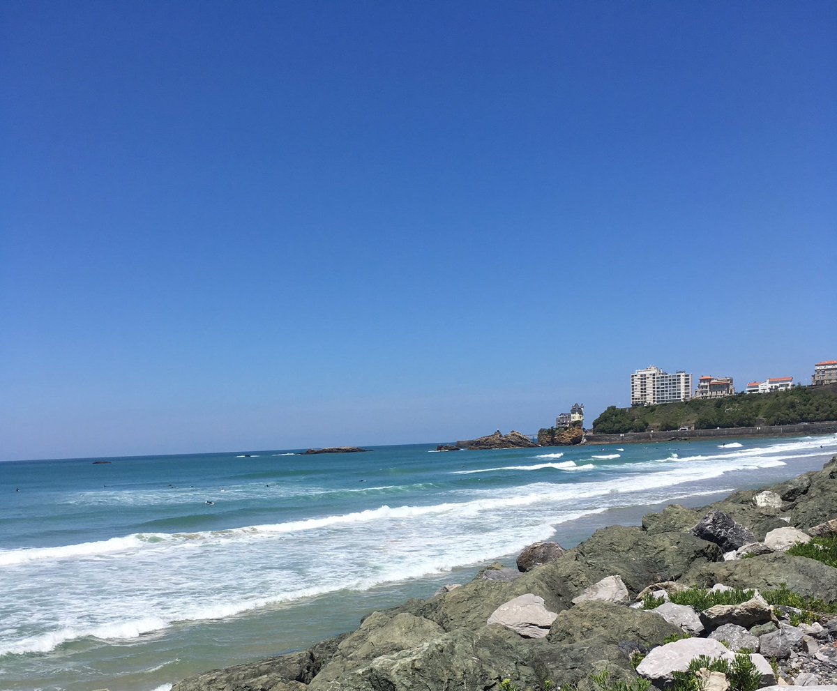 Btzfun's tweet image. On est pas bien là ! #biarritz #sun #dimanchealaplage #repos #cotedesbasques 🌊🤪🏖