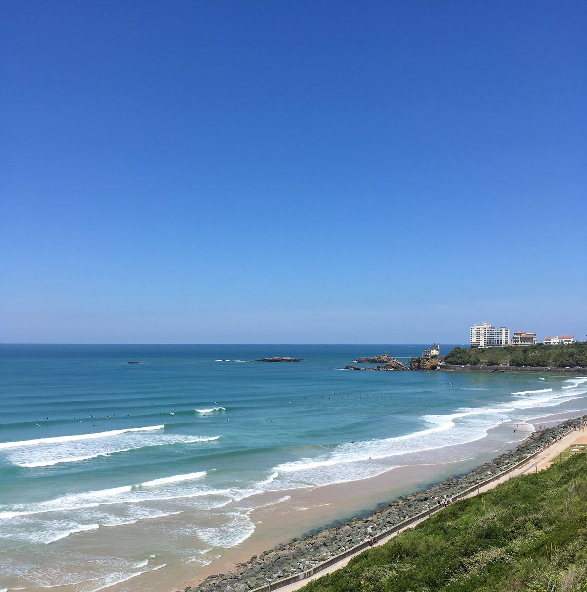 Btzfun's tweet image. On est pas bien là ! #biarritz #sun #dimanchealaplage #repos #cotedesbasques 🌊🤪🏖