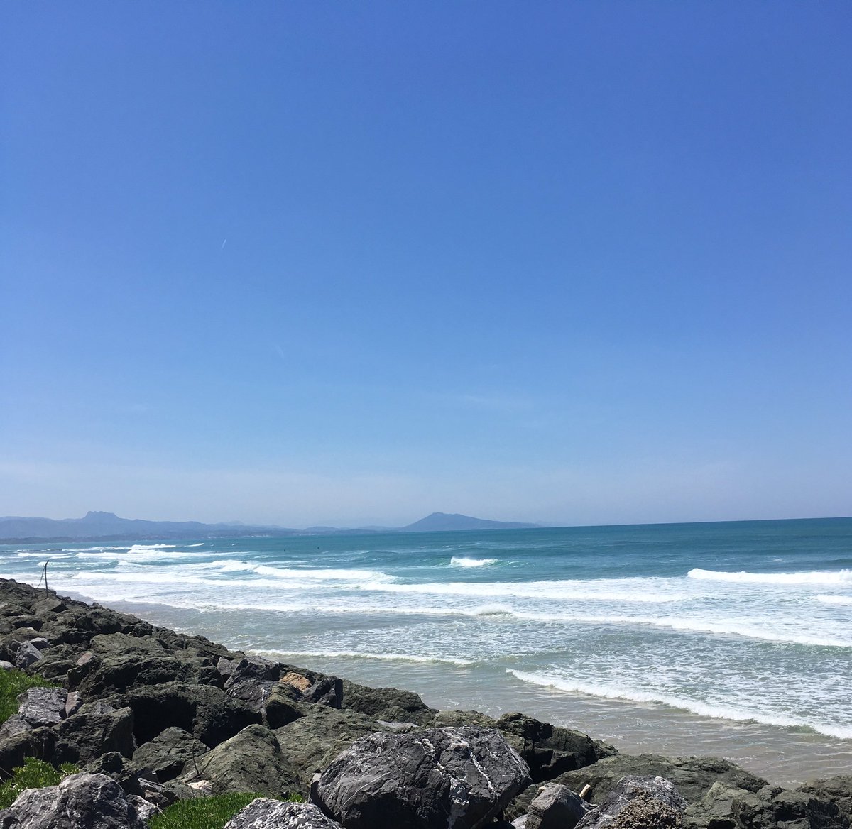 Btzfun's tweet image. On est pas bien là ! #biarritz #sun #dimanchealaplage #repos #cotedesbasques 🌊🤪🏖