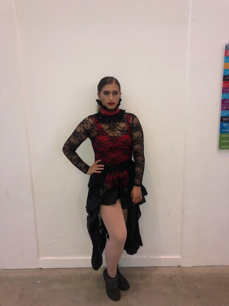 gabbyevs's tweet photo. Another fantastic @ADAdancecollege grad show...Proud of @EmilyEvans99 🖤💛xxx https://t.co/ocdtKTYcrO