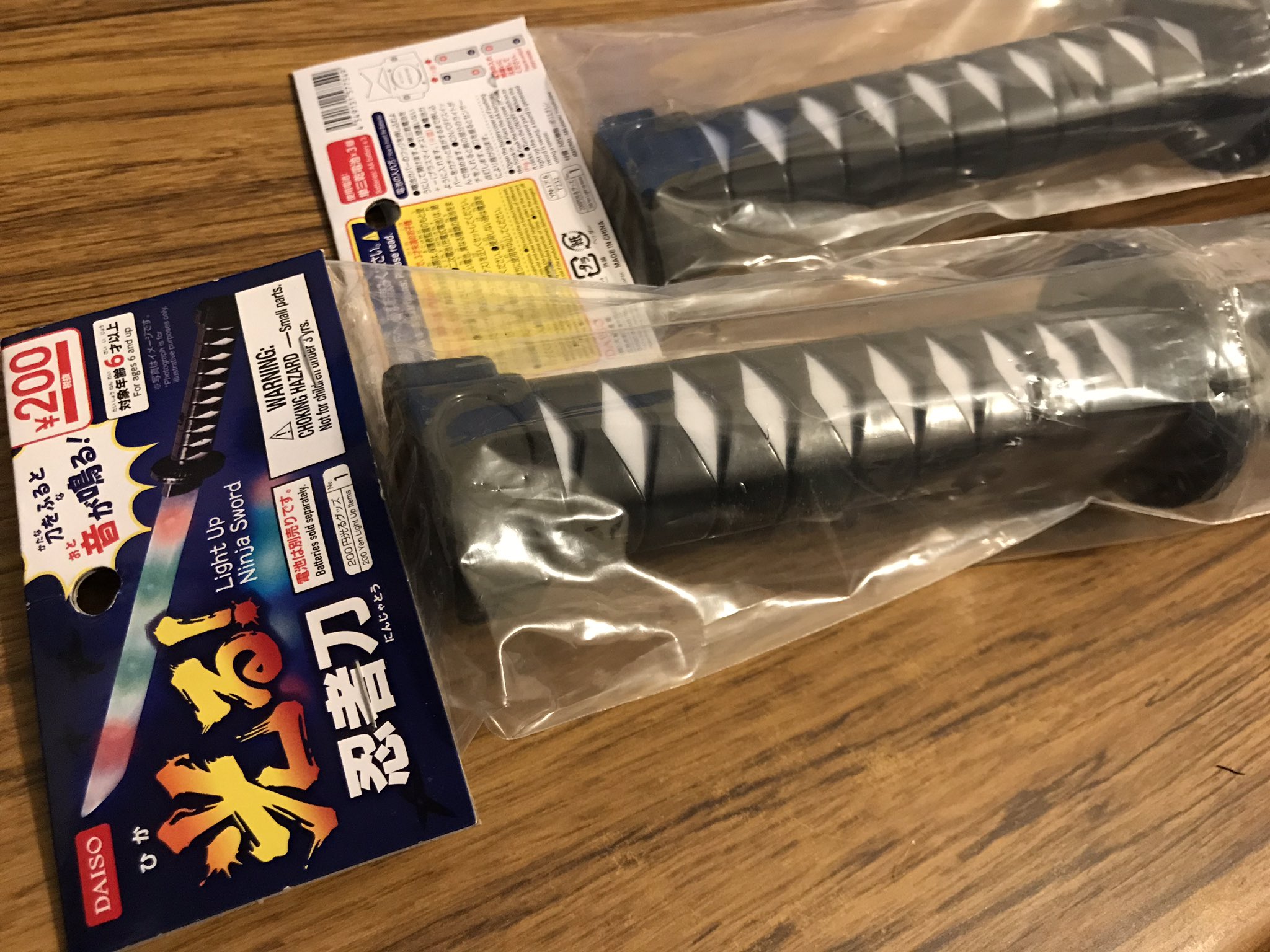 100均の 光る 忍者刀 0円商品 で作るコス用打刀製作レポ Twitter