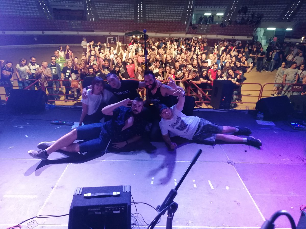 jakematerock's tweet photo. No hay palabras para describir lo que nos disteis ayer.Venimos enamorados de Puertollano y de la gente del #paellarock
Muchisimas gracias a todxs!A la organización,los grupos y todas las organizaciones que hacen una gran labor! Salud y rock!Paella Rock siempre!!! #Rock #festival https://t.co/qElGwaU00s