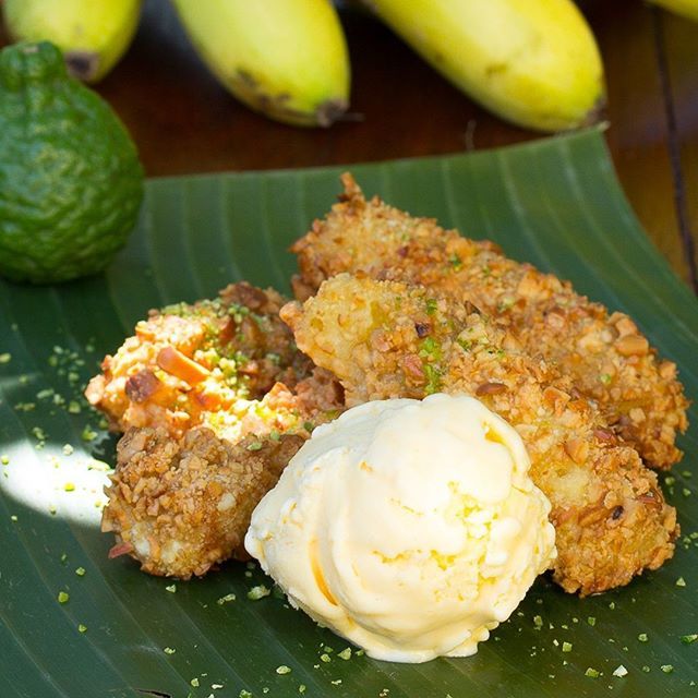 Fried bananas are a classic street food snack. Here is a recipe from the Makphet Restaurant in Vientiane, Laos. The kaffir lime sauce gives the special "kick" in which the sweetness of the sugar combines with the lemony freshness of the lime. It is best … bit.ly/2XRAOyk