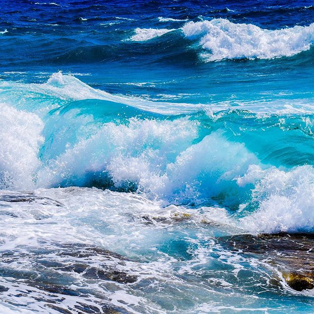 qwetch's tweet image. « Libre comme l’océan » 🌊
.
Venez découvrir nos deux nouvelles bouteilles aux couleurs de l’océan !
.
Désormais disponible sur zpr.io/nY77P
.
✔️Bouteille réutilisable 🌎
✔️Isotherme 12h 🔥 24h ❄️
✔️100% étanche 💧
✔️Sain : bouteille + bouchon en inox 
Shop : http://zp