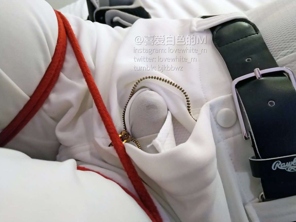 lovewhite_m's tweet photo. 瘦小的棒球boy被捆绑蒙头堵嘴动弹不得（父亲节+万粉福利）The thin baseball boy was hogtied, keeping blindfolded and gagged. #baseballboy #whitesocks #hogtied #blindfold #bdsm #bondage https://t.co/PKe54djOAA