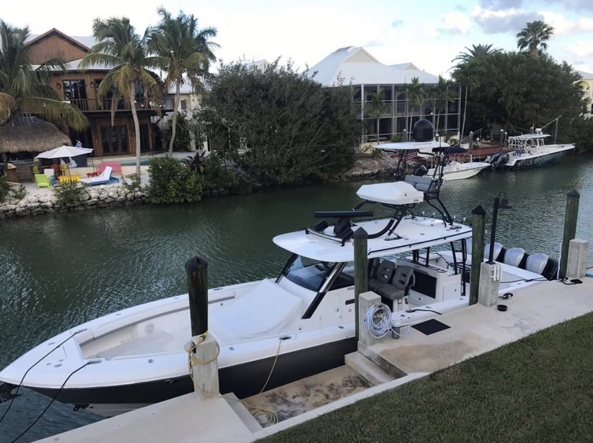 EvergladesBoats's tweet photo. Did anyone unwrap one of these for #FathersDay? ππ
#EvergladesBoats #ReflectsYou #435cc
π·: mattchev11 via @instagram
@YamahaOutboards @GarminMarine @discoverboating @boatingmagazine https://t.co/YINIfkkzPs