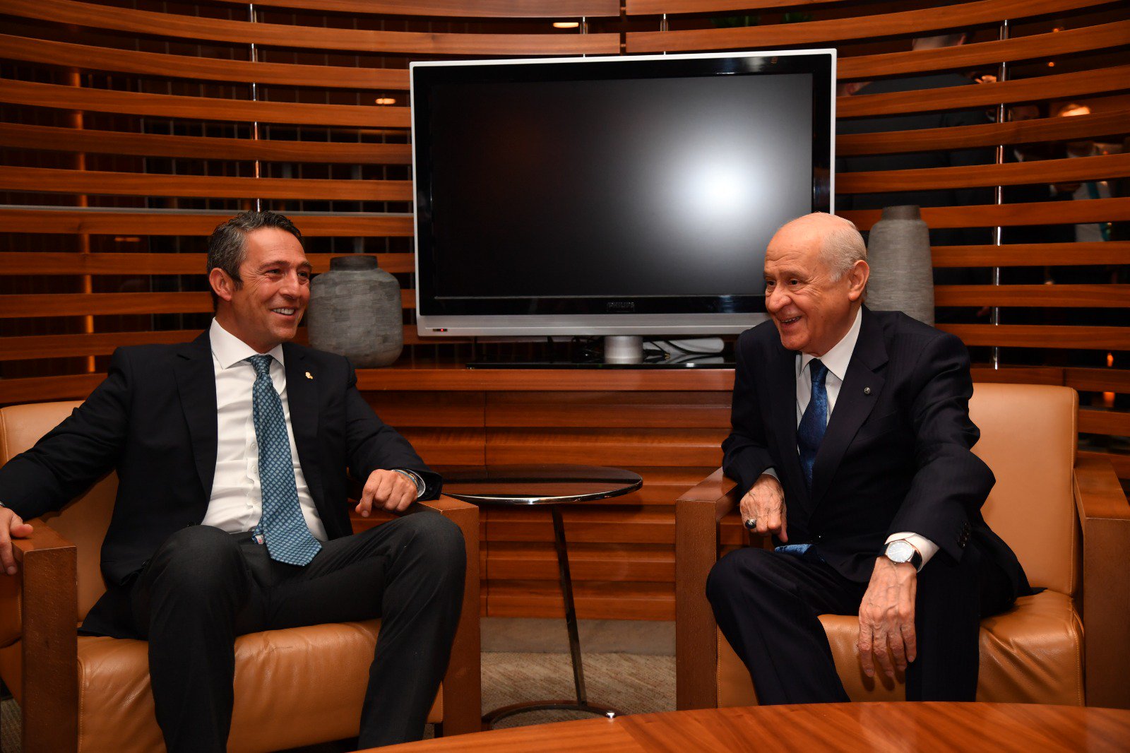 MHP on X: "Fenerbahçe Spor Kulübü Başkanı Sayın Ali Koç, Genel Başkanımız Sayın Devlet Bahçeli'yi İstanbul'da ziyaret etti. MHP Lideri ve Ali Koç ziyarette bir süre sohbet ettiler. MHP Lideri, basketboldaki başarılarından