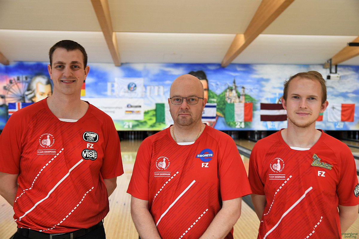 2019 MEC Trios Preliminaries Squad 1 Block 1
The Netherlands set the pace in Trios after three games at European Championships; rounding out the top 4 were Italy, Sweden and defending champion Denmark
#Bowling #EMC2019 <a href="/DreamBowlPalace/">Dream-Bowl Palace</a> 
facebook.com/BowlingDigital…