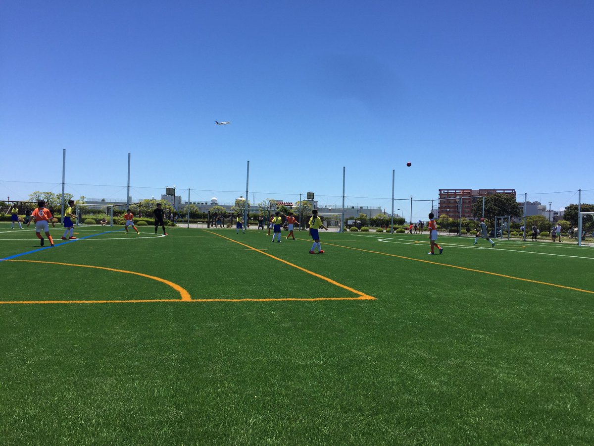 新しくなった森ケ崎グラウンド。
強風で処理が難しいこともありますが、キレイなグラウンドでやれるのは、うやましいです(^^)

#下丸子シューターズSC
#リハウスリーグ
#大田区
#少年サッカー