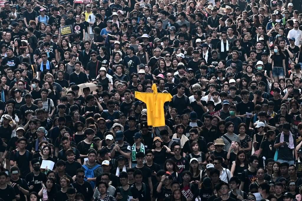ThomasVLinge's tweet photo. The streets of #HongKong 🇭🇰 today as thousands call for the resignation of the government. https://t.co/Wf5v2FQEyY