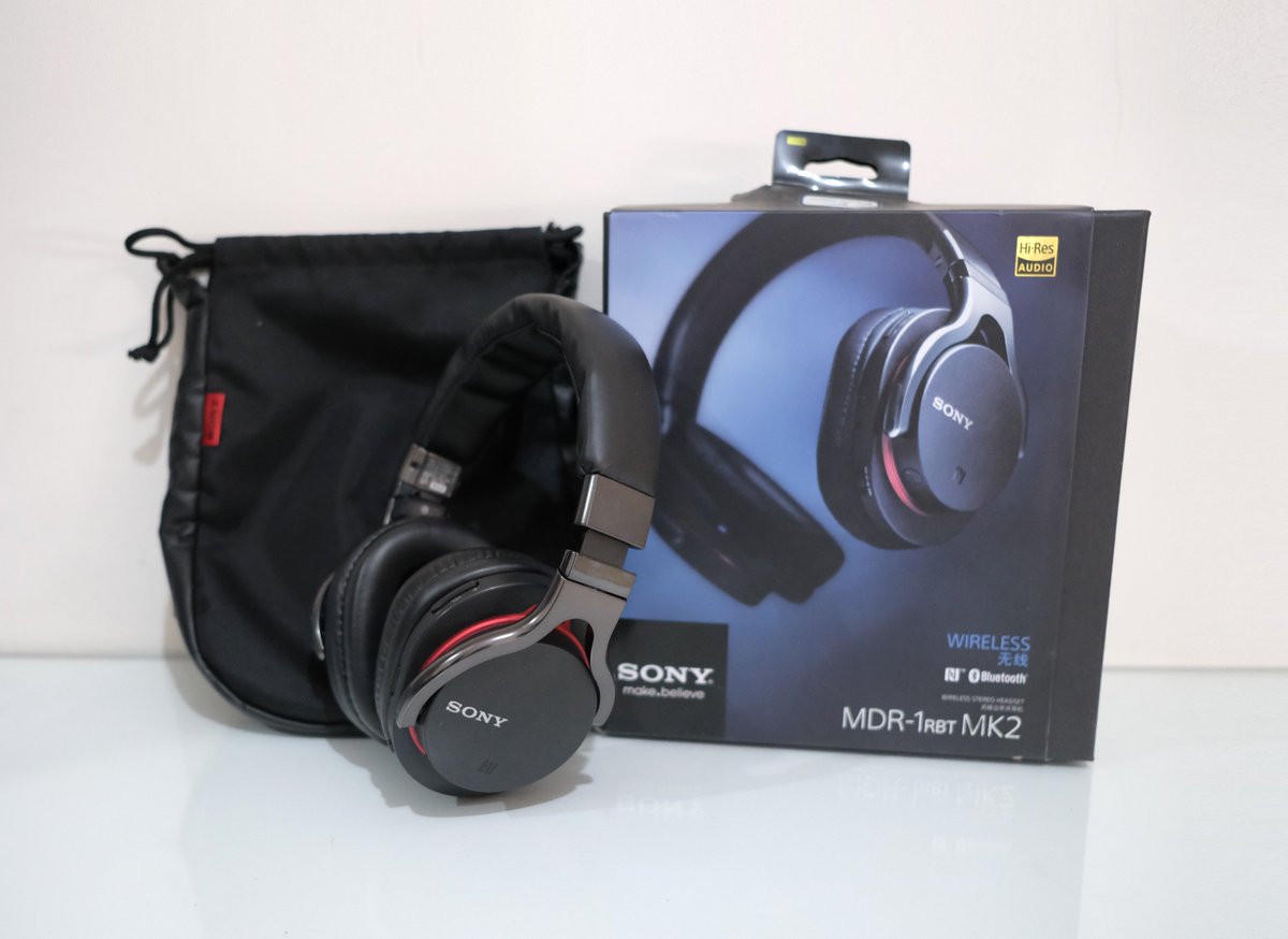 handokotjung's tweet photo. Merayakan follower 300k, saya mau bikin giveaway headphone bluetooth Sony MDR1RBT mark 2 kesayangan yang baru diganti kulitnya jadi mulus.

Caranya cukup RT tweet ini sama follow Instagram saya aja. Pemenang diundi dan diumumin 3 hari lagi. Good luck! https://t.co/qgrhhxW7ky