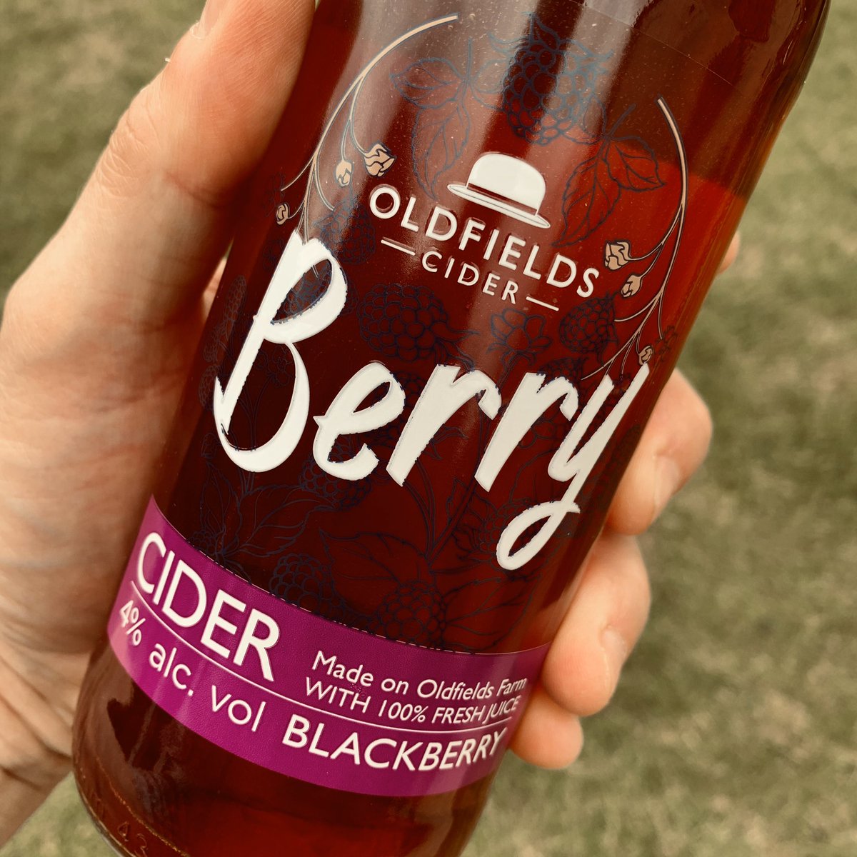 PixelatedDad's tweet photo. Apparently I have to #ad this father day gift ๐๐ Either way itโs going down really nicely. Thank you @spencersarc & @oldfieldscider #cider #fathersday #berry #oldfieldscider #blackberry https://t.co/5k7dF9fzFc