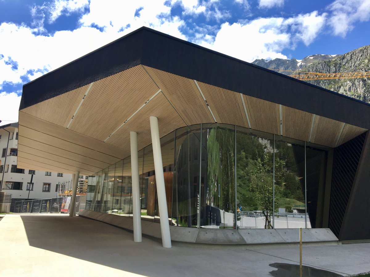dkmaeurer's tweet image. Geht die Idee auf? Investor #Sawiris will Gäste außerhalb der Skisaison in Alpendorf #Andermatt locken und lässt Christina Seilern einen Konzertsaal für Weltklasseorchester bauen - #AndermattConcertHall eröffnet mit Berliner Philharmonikern #BerlinPhil  #StudioSeilern #Schweiz