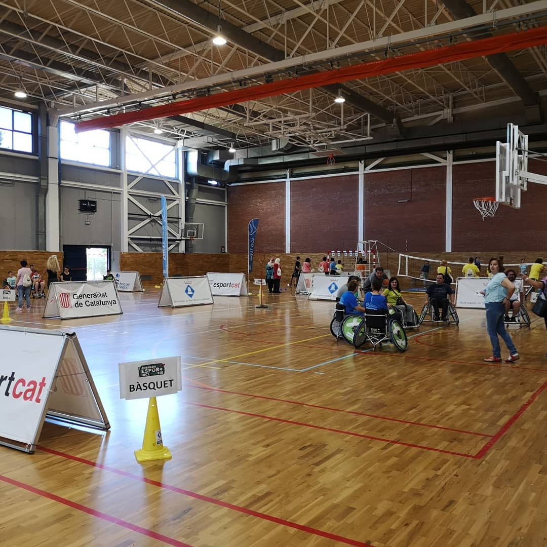 CeniacIAA's tweet photo. Gracias por contar con nosotras para la "Jornada D'Esport Inclusiu" de Sant Boi. 💛🧡
¡Hemos disfrutado mucho con tod@s vosotr@s! 👣💕🐾 @AjSantBoi
#intervencionasistidaconanimales #perrosdeterapia #diversidadfuncional #ceniac #RompiendoFronteras https://t.co/ik5u6mVpZx