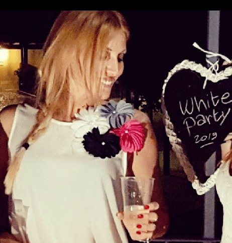 ManuelaDonghi's tweet photo. WHITE PARTY 2019 🥂💫
#party #summer #friends #weekend 
@alesoffie @francescabramb3 https://t.co/6JUeNN0oMH