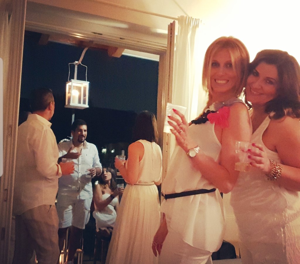 ManuelaDonghi's tweet photo. WHITE PARTY 2019 🥂💫
#party #summer #friends #weekend 
@alesoffie @francescabramb3 https://t.co/6JUeNN0oMH