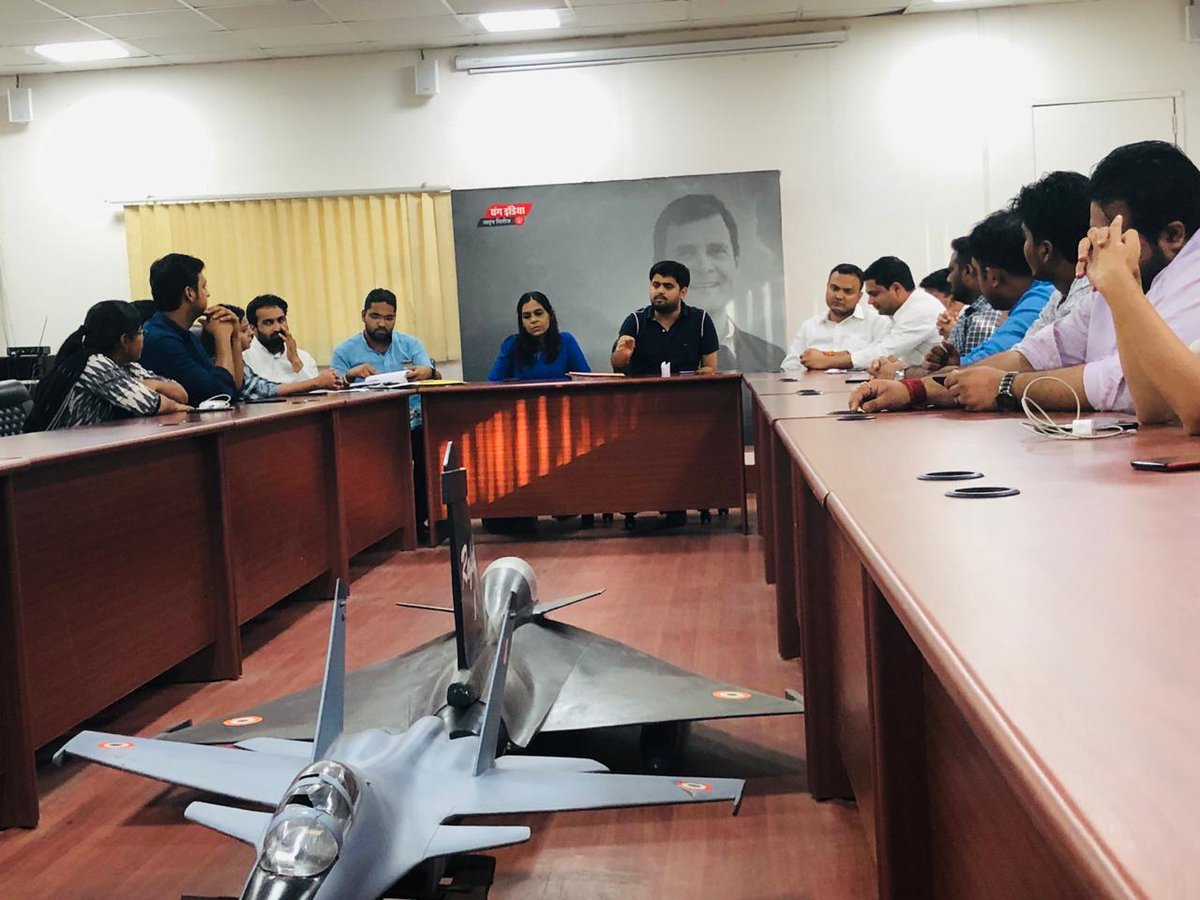 ankushwithrg's tweet photo. आज @nsui के दिल्ली मुख्यालय में राष्ट्रिय कार्यकारिणी की बैठक हुई जिसमें राष्ट्रीय प्रभारी रूचि गुप्ता जी @guptar व NSUI राष्ट्रिय अध्यक्ष बड़े भाई श्री @Neerajkundan जी ने संगठन को मजबूत करने पर ज़ोर दिया ।।
@INCMP @OfficeOfKNath @digvijaya_28 @JM_Scindia https://t.co/rmYhR5OZPw