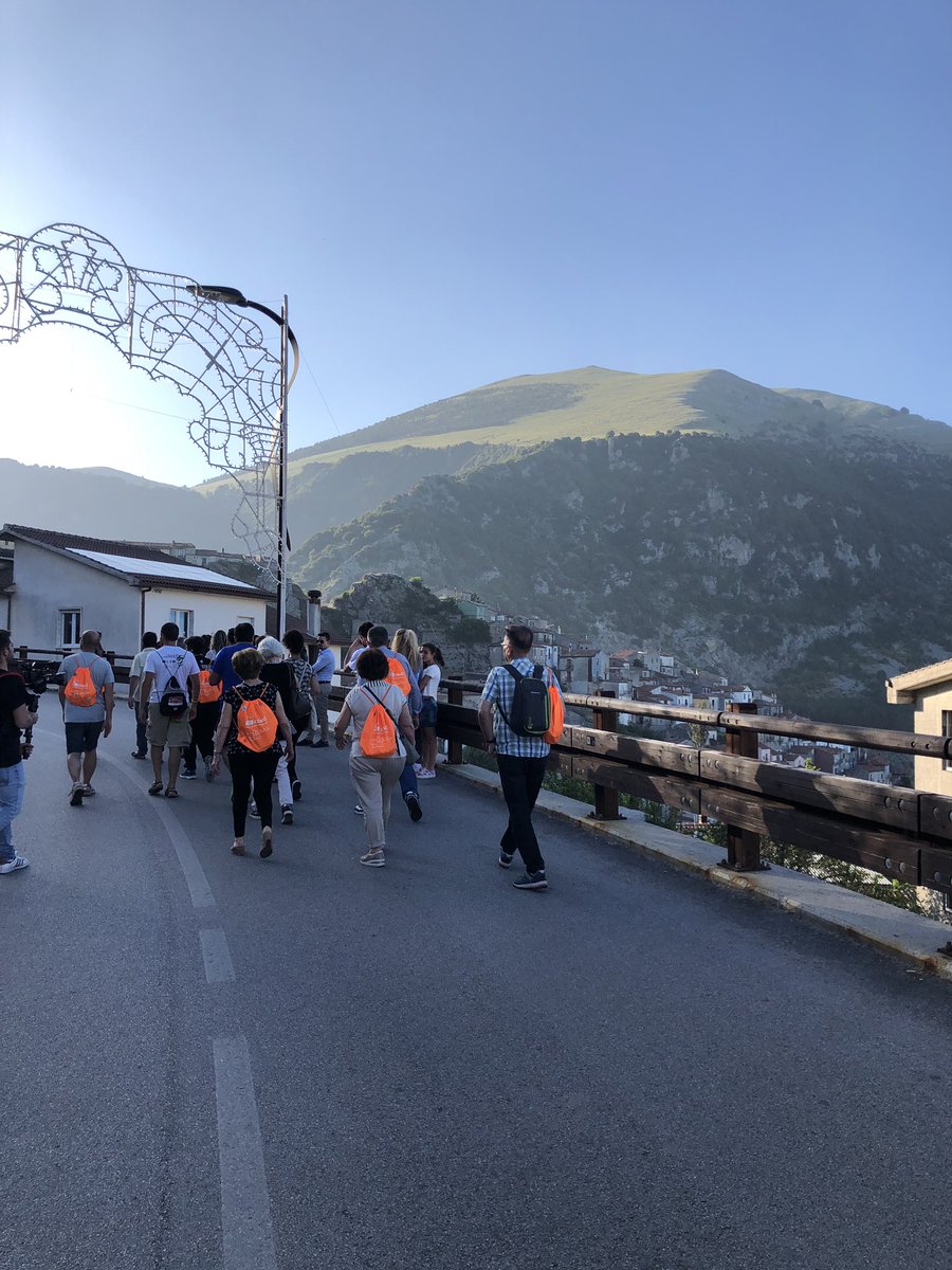 A Castel Saraceno si chiude il Gardentopia Day #2, un grande momento di comunità itinerante per tutti i giardini della Basilicata. Arte e momenti di convivialità per una grande utopia verde. Grazie a <a href="/ColdirettiBas/">ColdirettiBasilicata</a> per il sostegno! 🍀🌿#matera2019 #openfuture
