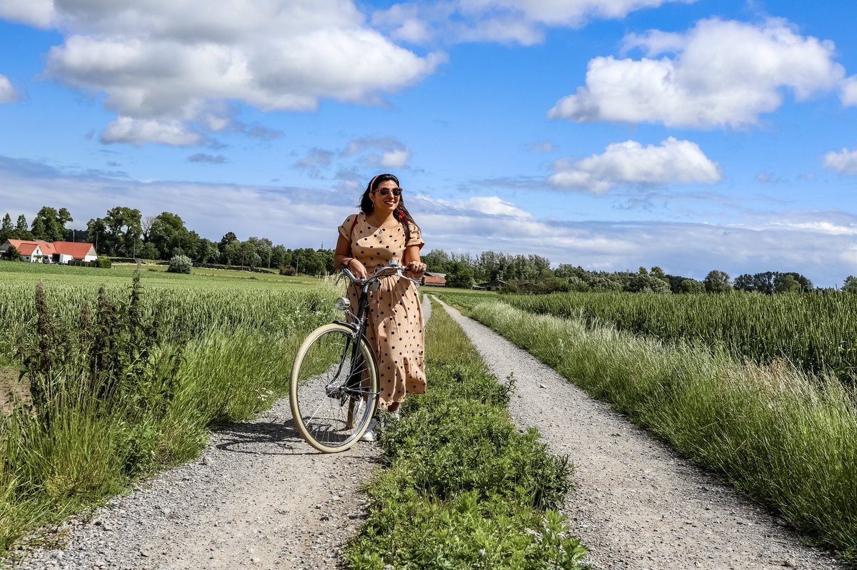 Anna_Pernice's tweet photo. Questa mattina sono uscita dalla mia zona di comfort e mi sono cimentata nella @RetroRonde una biciclettata di 40 km tra le colline delle Fiandre in abiti vintage! 
#turismofiandre #fiandre #ad #Oudenaarde #retroronde #cyclingflanders https://t.co/63sKowHXkY