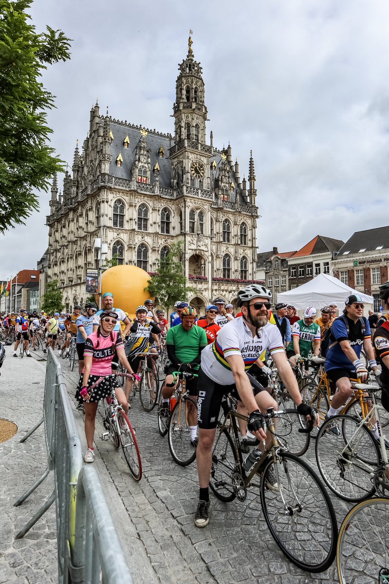 Anna_Pernice's tweet photo. Questa mattina sono uscita dalla mia zona di comfort e mi sono cimentata nella @RetroRonde una biciclettata di 40 km tra le colline delle Fiandre in abiti vintage! 
#turismofiandre #fiandre #ad #Oudenaarde #retroronde #cyclingflanders https://t.co/63sKowHXkY