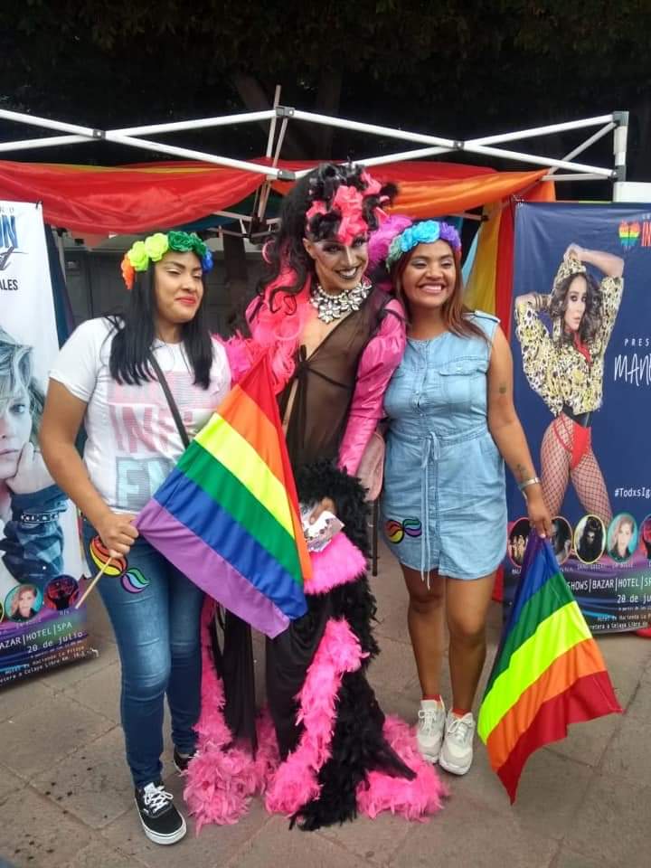 PrideQueretaro's tweet photo. #InnclusionFEST se hizo presente en la #MarchaDelOrgulloQro 🎉✨ https://t.co/vrSPSpuNDU