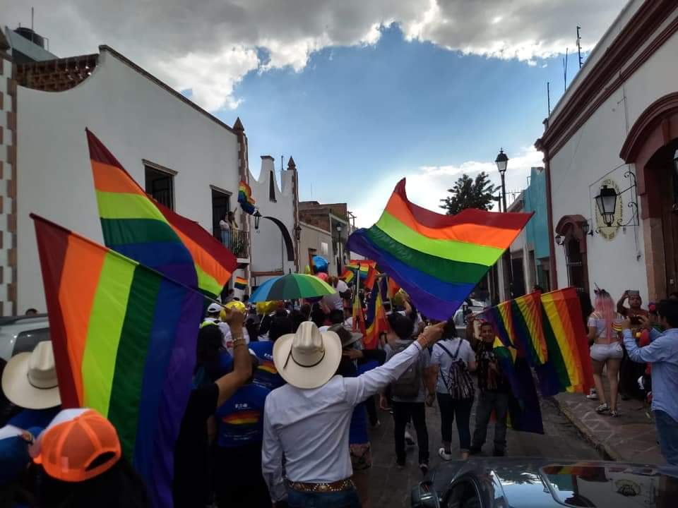 PrideQueretaro's tweet photo. #InnclusionFEST se hizo presente en la #MarchaDelOrgulloQro 🎉✨ https://t.co/vrSPSpuNDU