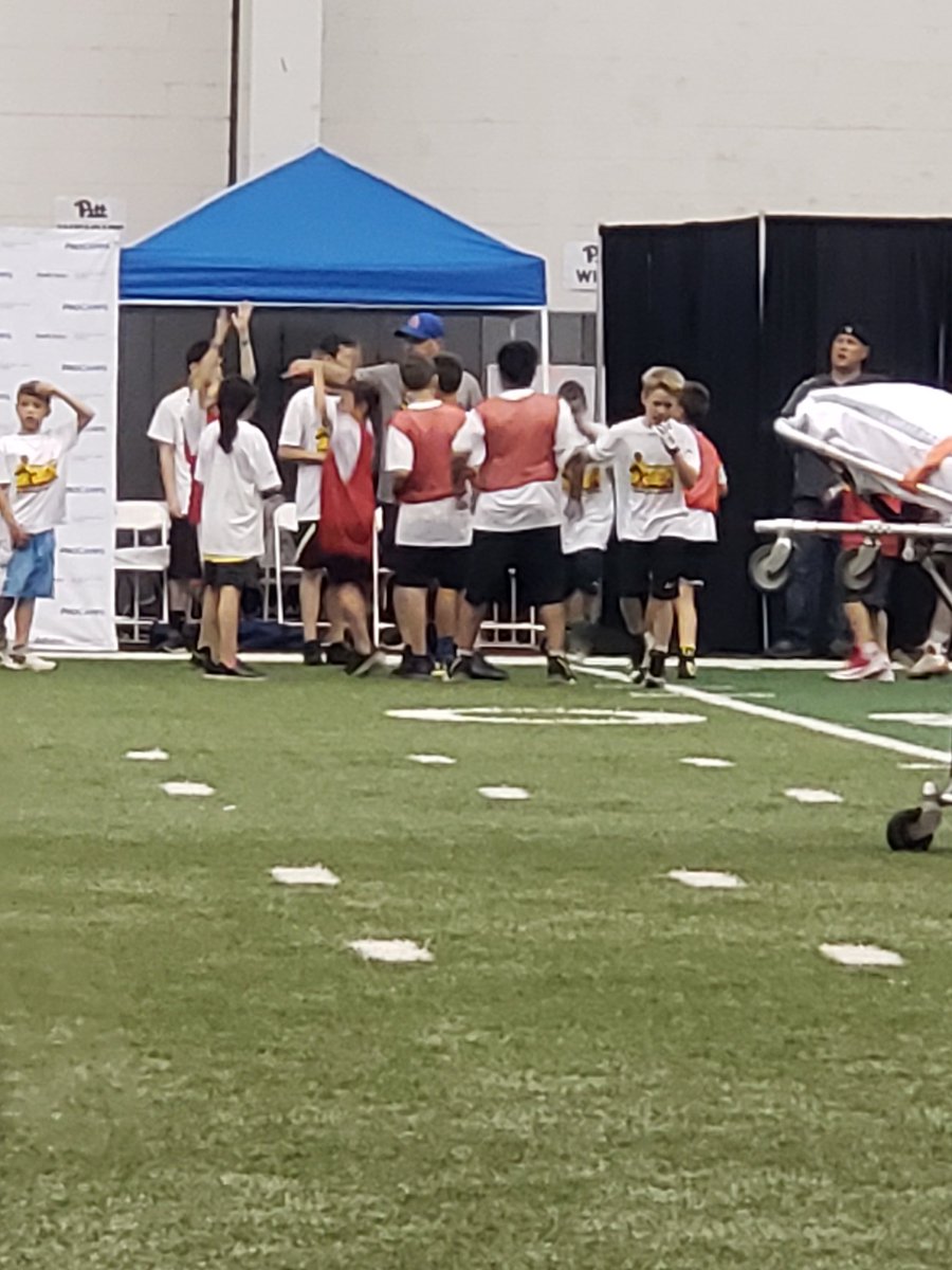 DPH880880's tweet photo. @_BigBen7 , @KraftHeinzCo , @ProCamps , #fighthungerwithapro https://t.co/VTzPGyUWdQ