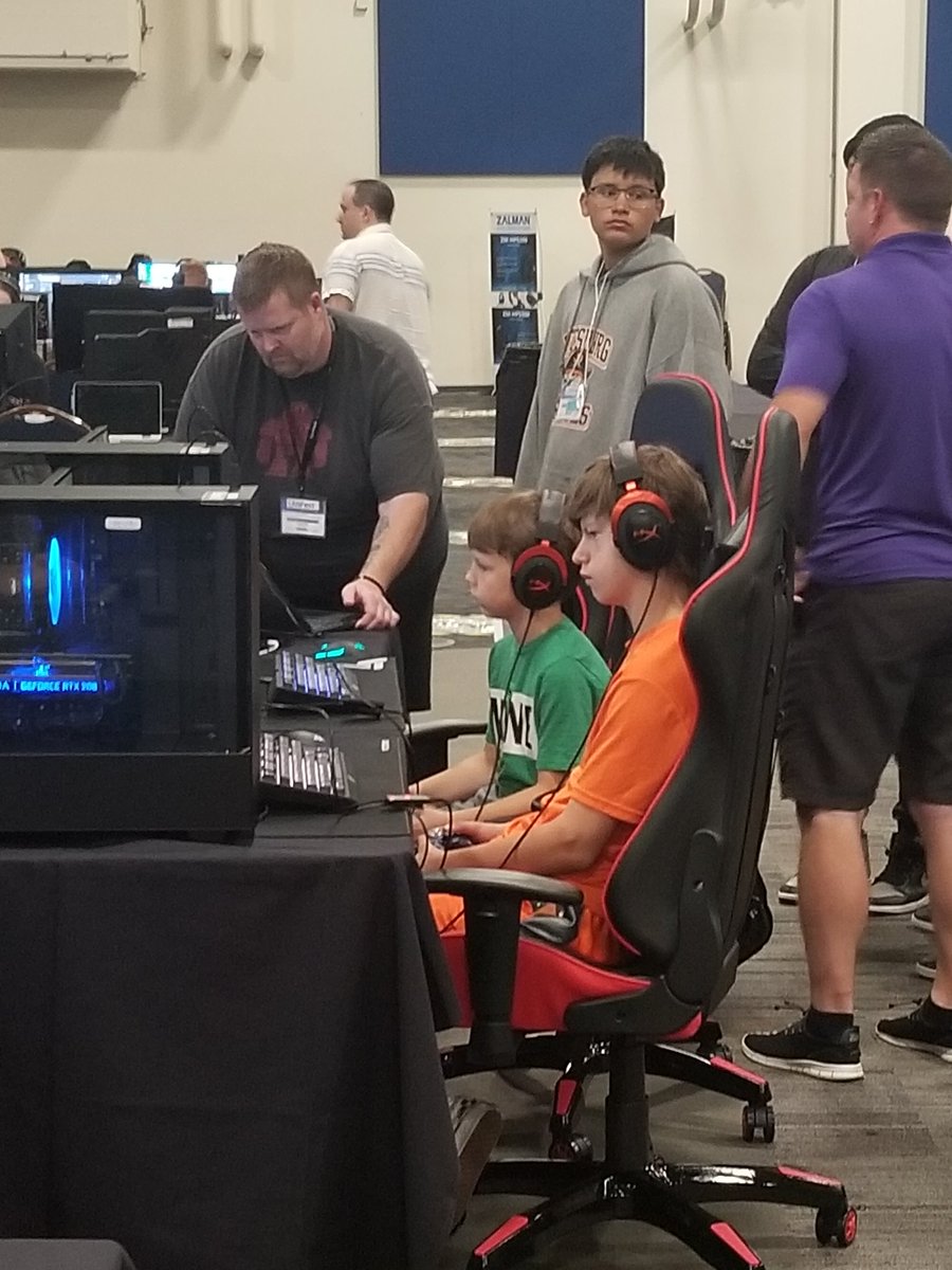 LANFESTgames's tweet photo. Happy Fathers Day to all our gaming Dads!!! @LANFestSac #LANFest #dadsrule #gamewithdad #lan https://t.co/Nxmr3IflwP