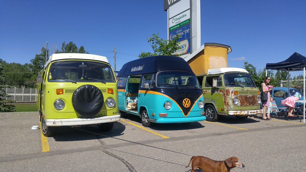 90 % of being a dad is just showing up! Happy father's day to all the wonderful dads in the world who are doing their best. Join us @avenidamarket for a far out day. #vwvintage . activities, vintage cars and of course great food!