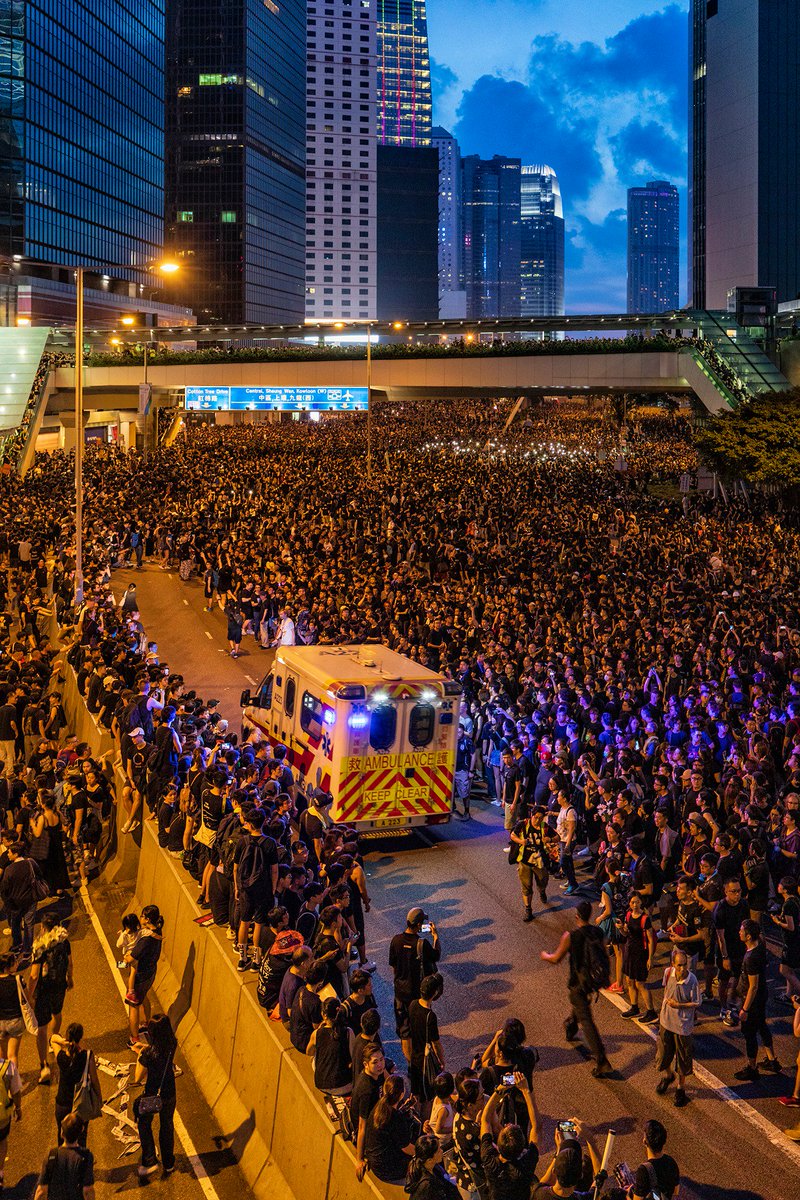 KenKChow's tweet photo. 這就是香港人

#HongKong #NoEvilLaw #WithdrawExtraditionBill 🇭🇰 #香港 #反送中 #撤回逃犯條例 https://t.co/rkDjg0nHEE