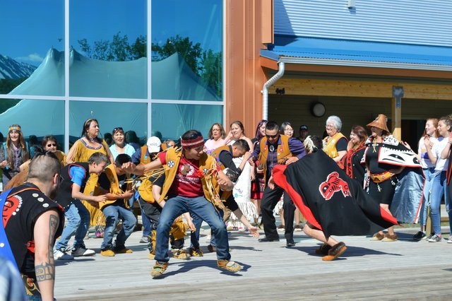 WhatsUpYukon's tweet photo. Dance revolution! Get ready to cut a rug in #HainesJunction this weekend at the Dákų̀ nän tsʼèddhyèt Dance Festival (Our House is Waking Up the Land). https://t.co/I2vzKfMW6o #CAFN #DaKųCultureCentre https://t.co/xLzZej1w2i