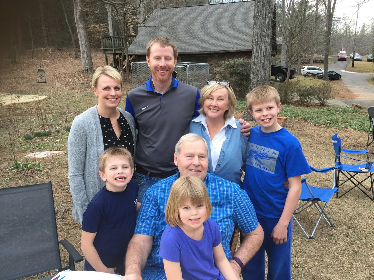 bhsrunninrebels's tweet photo. Nothing in the world like being a Dad๐
Happy Fathers Day to all the great dads out there investing and loving their kids and others!!
Iโm blessed to have best DAD ever๐
#DoItUpRight https://t.co/NW5KQLyC2X