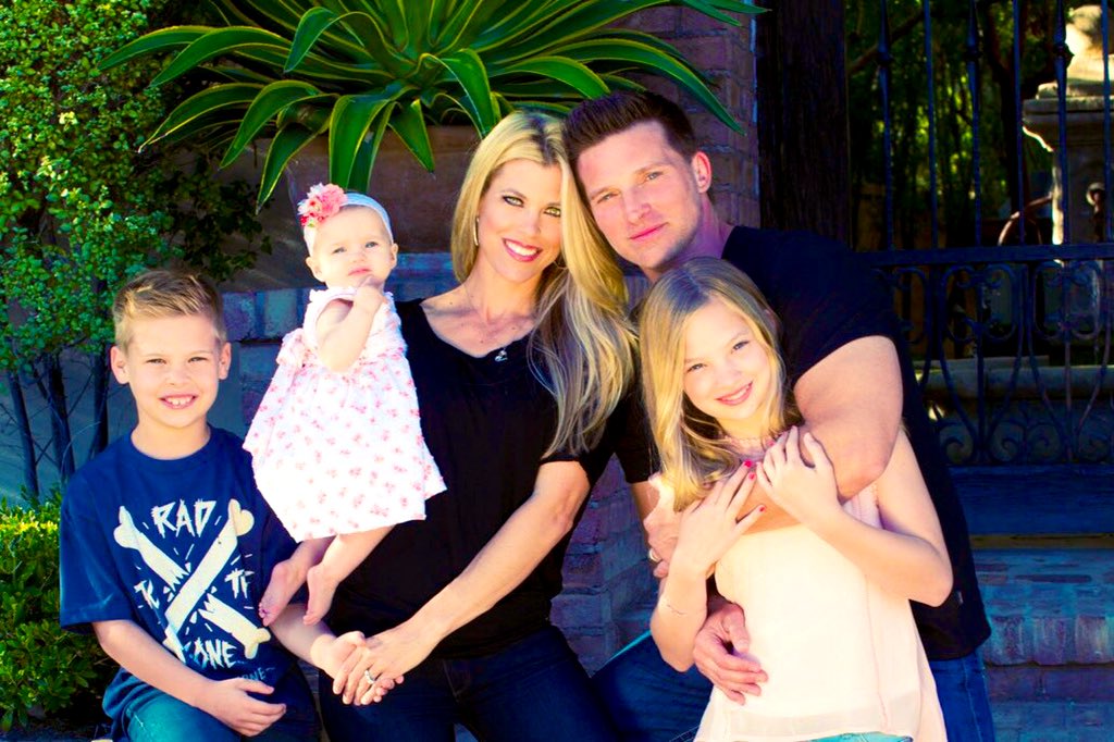 proudnanaKathy's tweet photo. Just wanted to take a minute to wish @1SteveBurton an amazing and blessed Father’s Day. It’s so obvious you love your wife, kids, family #RealandReel with everything you have and I just want you to know you’re an inspiration bc you lead by example.
Happy Father’s Day 🥰❤️🌹😘 https://t.co/ScU4YDicn5