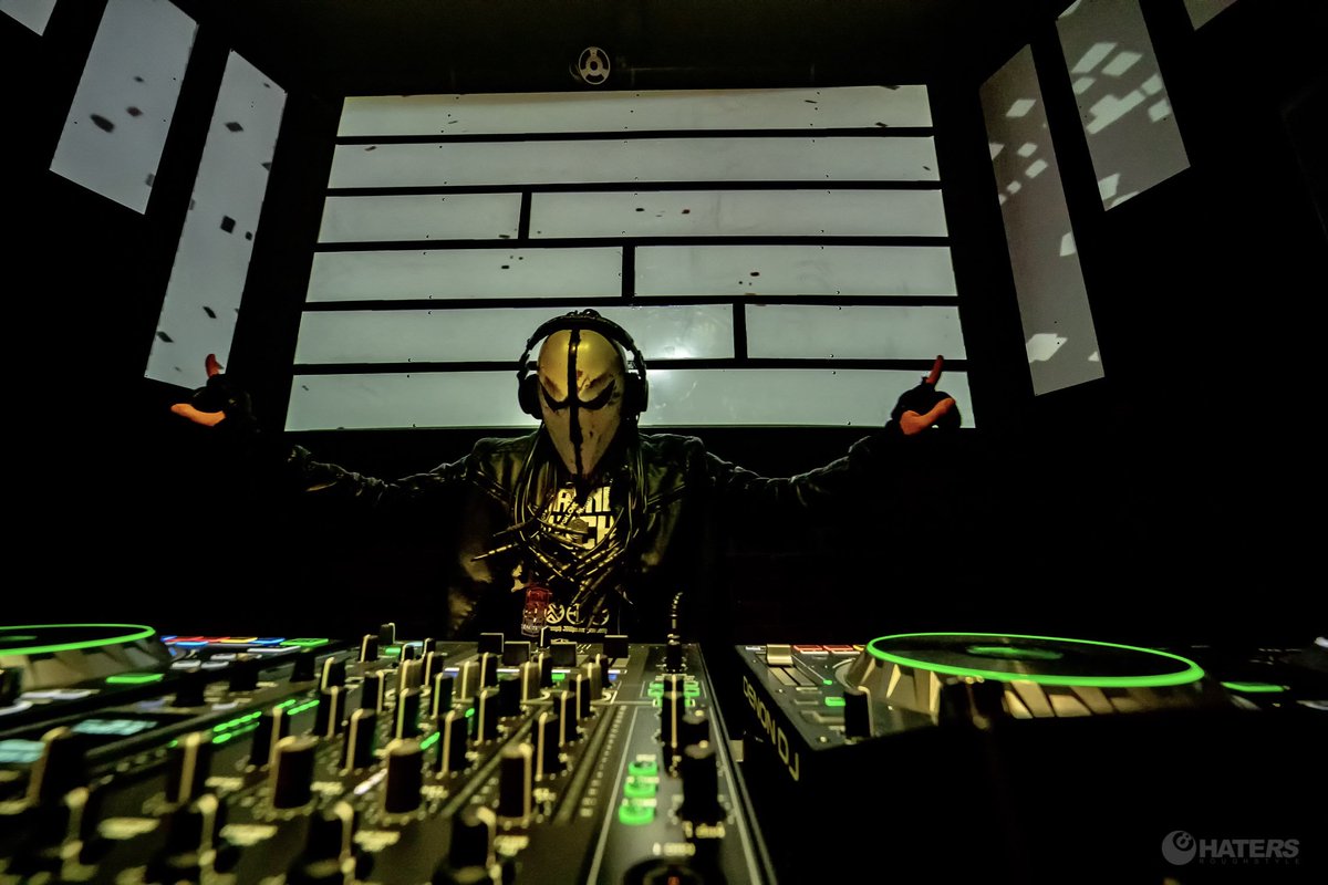 denon_dj's tweet image. @djzardonic dropped some dirty Drum &amp;amp; Bass tunes at Fabric's 19th Anniversary in the Czech Republic! #primetribe #primetime #sc5000 #x1800