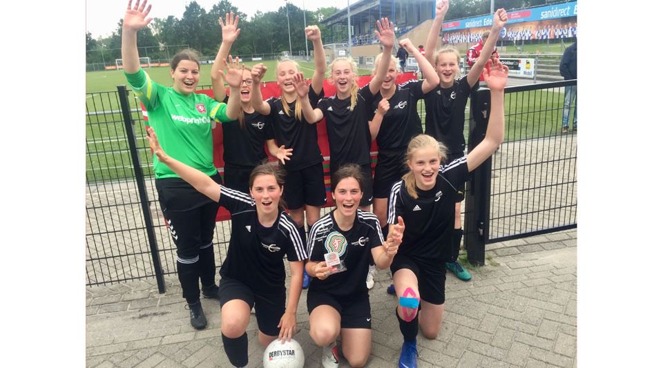 hallolosser's tweet image. Meisjes Twents Carmel college Losser kampioen van Nederland  bit.ly/2XkGwMd