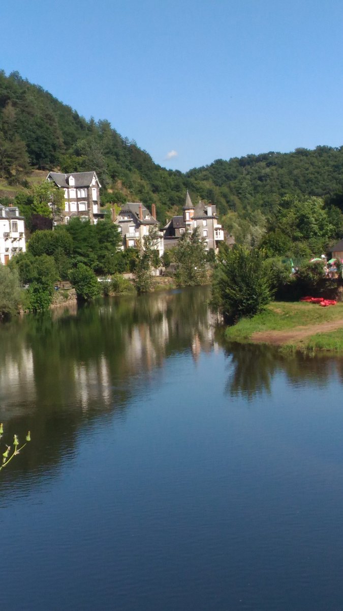 CampAuNidVert's tweet photo. 2nd stop … Estaings ! Ranked one of the beautiful villages in France and located on the Route of Santiago de Compostella, it’s an unmissable stop in #Aveyron !
#Camping #nature @CampAuNidVert
#projectweekHH @professormerlot @Tous_en_Aveyron https://t.co/nOFPvFZqlV