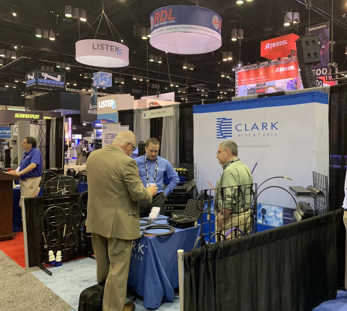 JohnObcast's tweet image. @ClarkWire  at @InfoComm booth set up, interview w/da boss, dinner ala infocomm style... awesome show, great peeps, outstanding meetings!  #Clarkwire #infocomm19 #avcable #broadcastcabling