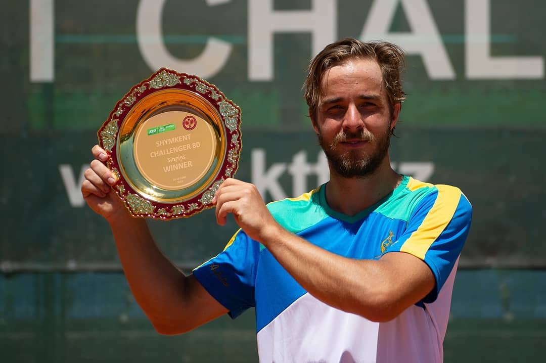 Champion! <a href="/AndrejMartinSVK/">Andrej Martin</a> lifts his third 🏆 of the year and No. 1⃣2⃣ in total, taking the title in Shymkent.