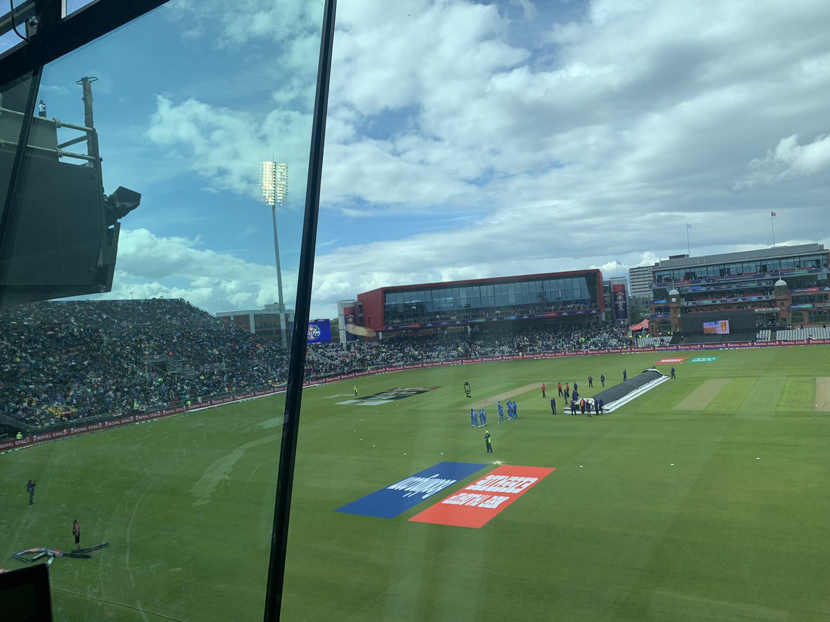 chetannarula's tweet photo. Covers off. Blue patch in the distance so this cloud needs to blow past ... #WeatherManForADay #IndvPak #IndvsPak #IndiaVsPakistan #CWC19 https://t.co/xcCzTWrJE2