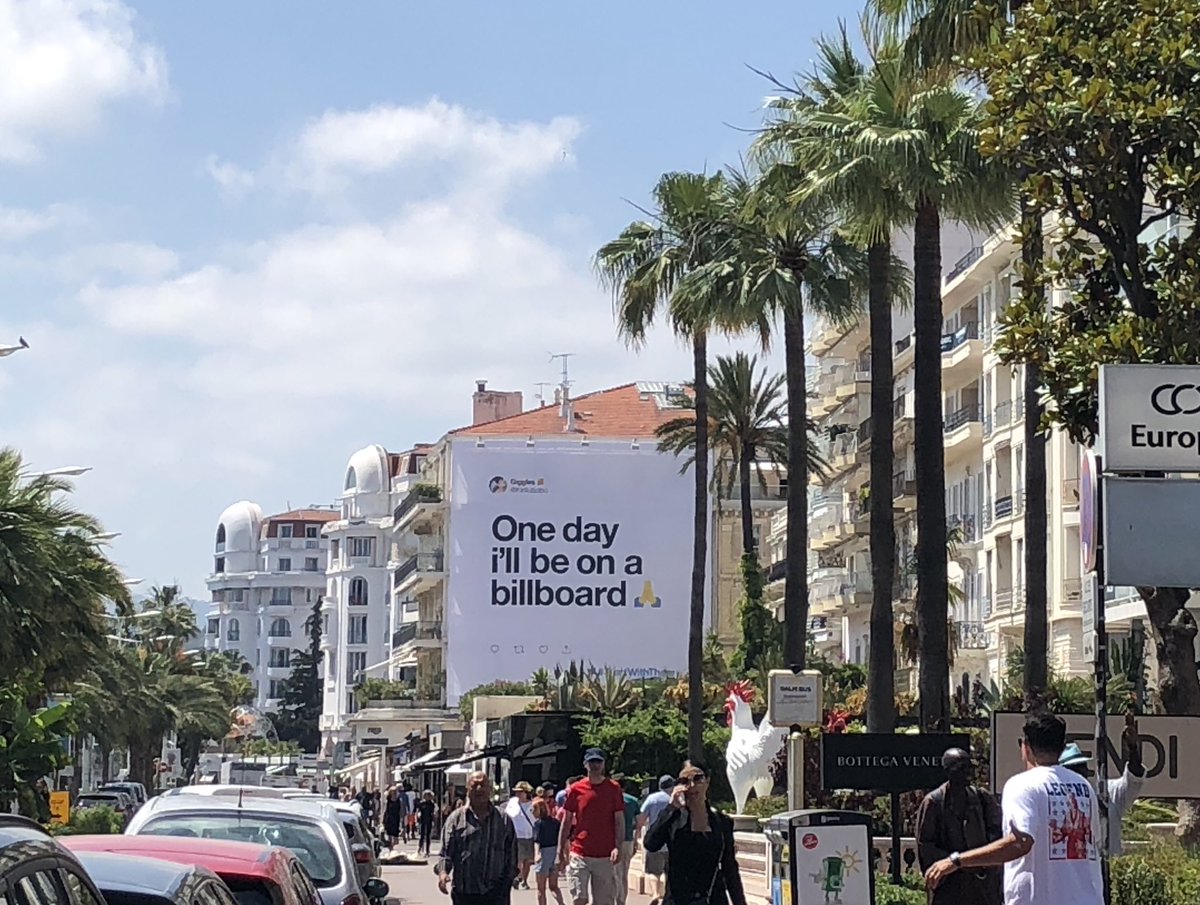 StephanieGutnik's tweet photo. .@OUTFRONTMEDIAUS can help with that 💁 #StartWithTwitter #CannesLions2019 https://t.co/MFJYJR6cdx
