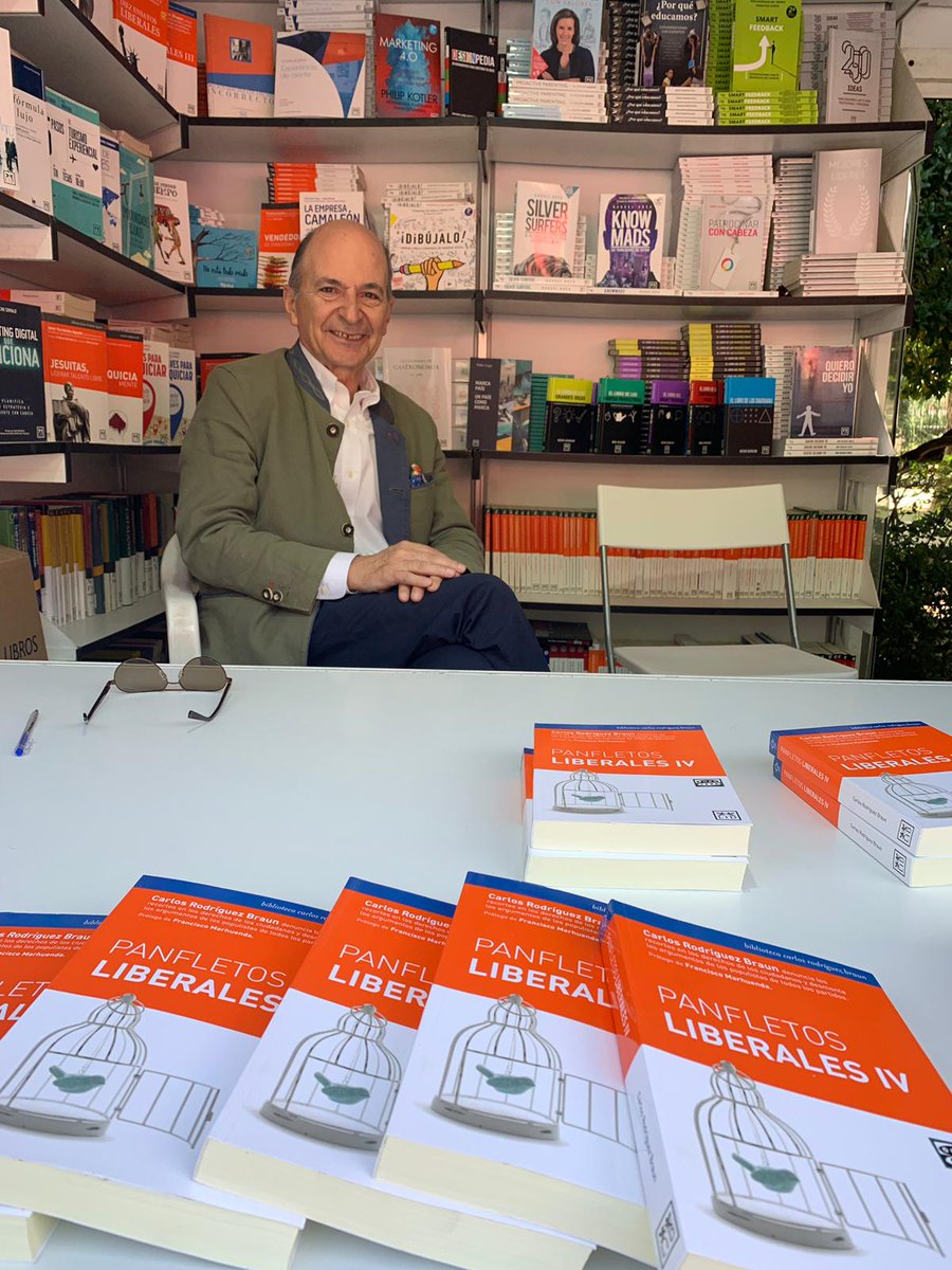 lideditorial's tweet photo. Compartimos con vosotros imágenes de @rodriguezbraun firmando ejemplares hace unas horas en el Retiro. #FML19 #LIDFML https://t.co/Il09s1nDhS