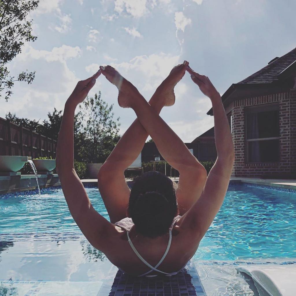 MySwimPro's tweet photo. Did you know Yoga can provide both physical and mental advantages to your training? It increases flexibility and can help with recovery. #PoolYoga
Check out the full blog: https://t.co/5IDLL7Yd3g
๐ท: @selwayoga https://t.co/43MCCjj7hb