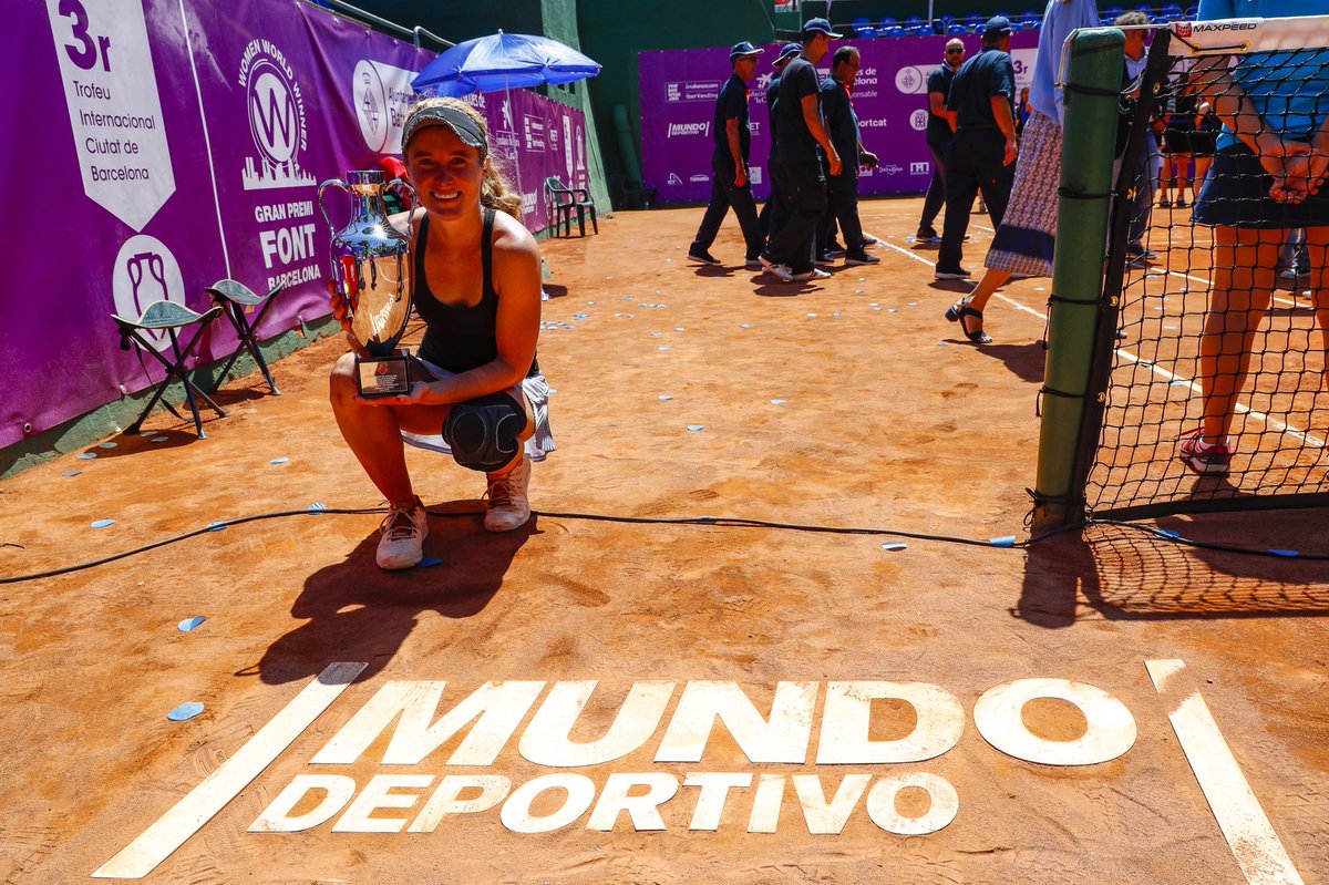 TICBTennis's tweet photo. .@AllieKiick amb l’àmfora de campiona del Trofeu Internacional Ciutat de Barcelona. Enhorabona! https://t.co/iGbiaWgCnC