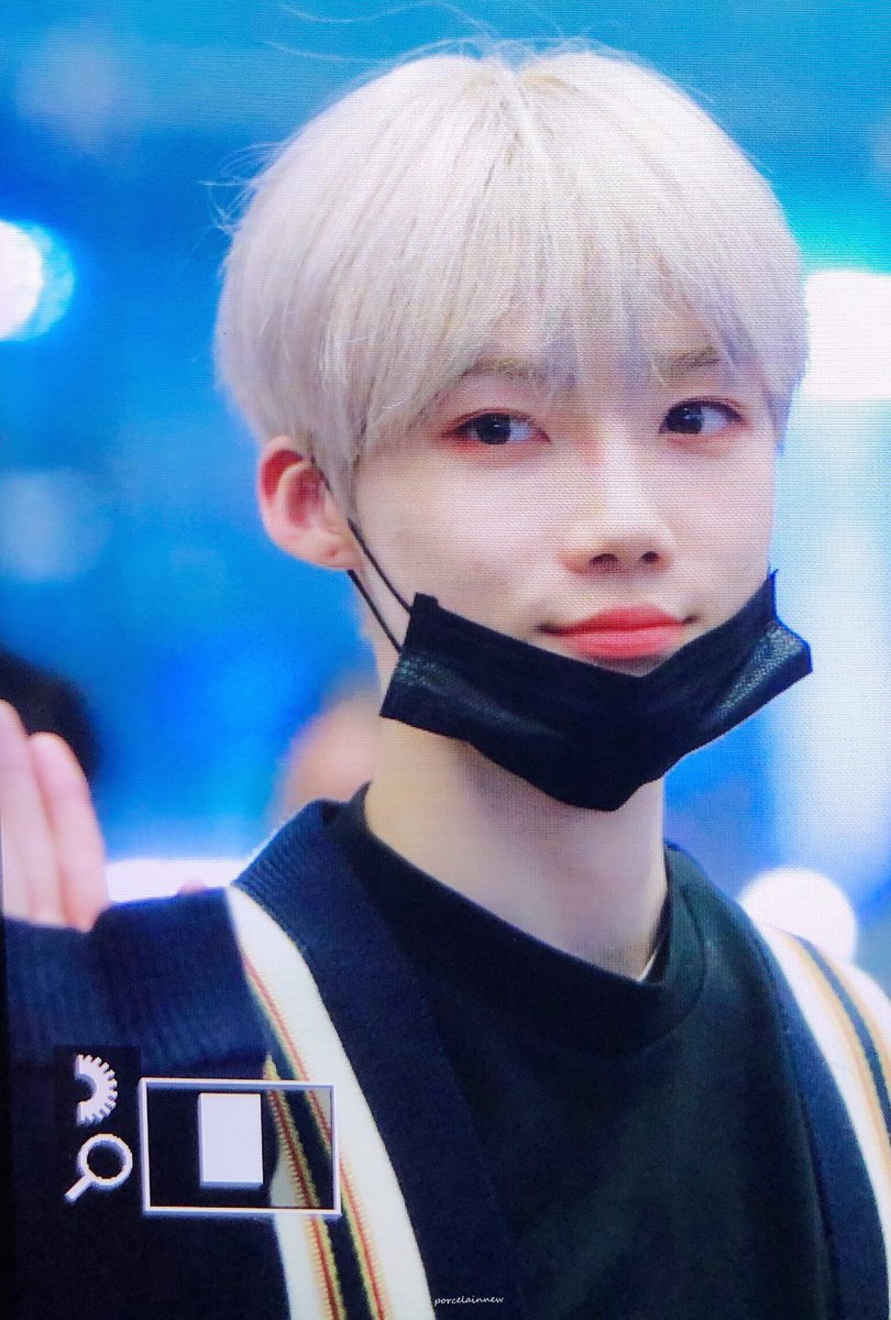 190616 싱가포르 출발 

싱가포르 아녕 ~

#더보이즈 #뉴 #최찬희 #THEBOYZ #NEW
<a href="/WE_THE_BOYZ/">THE BOYZ (더보이즈)</a>