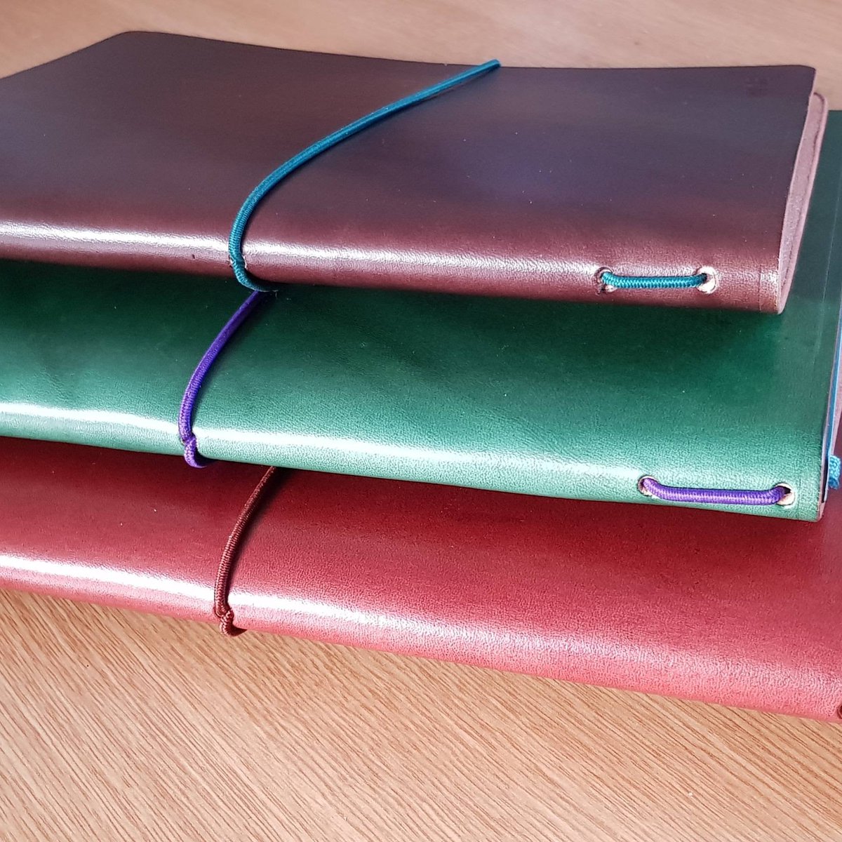 SandraPoppys1's tweet photo. Leather Bound Journal A6 Diary Cover https://t.co/CIEbTJW2OZ #Leathertoolroll #Leather Bag #journalcovers #FieldNotesCover https://t.co/TkKVS3TBv0