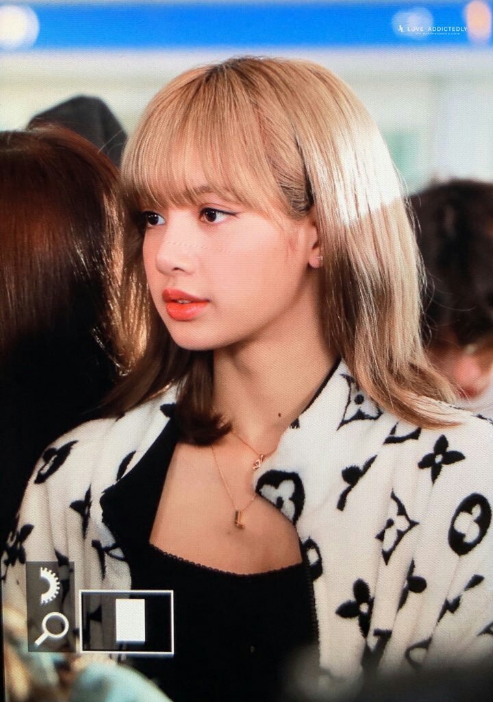 MelaniRahayu13's tweet photo. #LalisaManoban 
#LISA21MPARTY 
Omg She's is so pretty 😍😍😍 https://t.co/4ECQeGqjjK