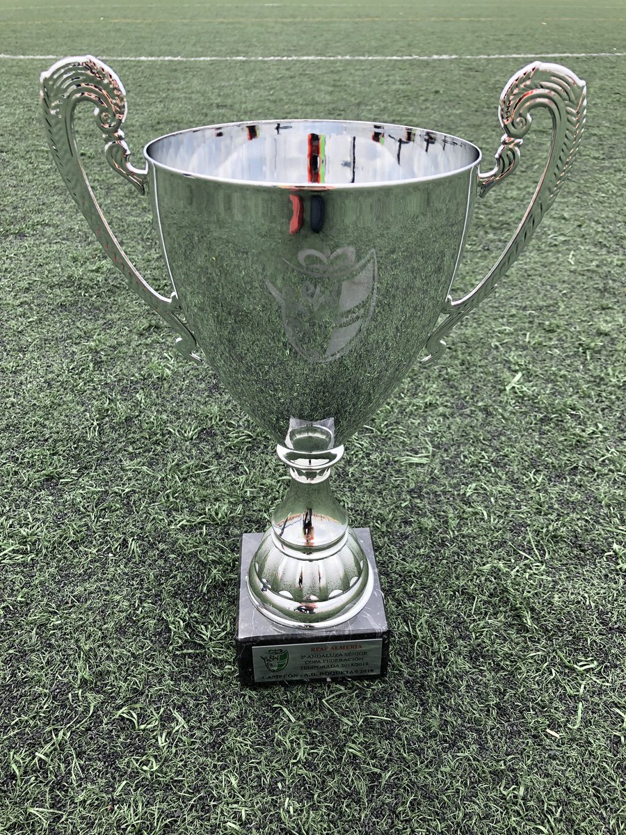 CELEBRANDO LA CONQUISTA DE LA COPA!!! 🎉🍾🏆⚽️💪🏻🍾🎊
#4/6