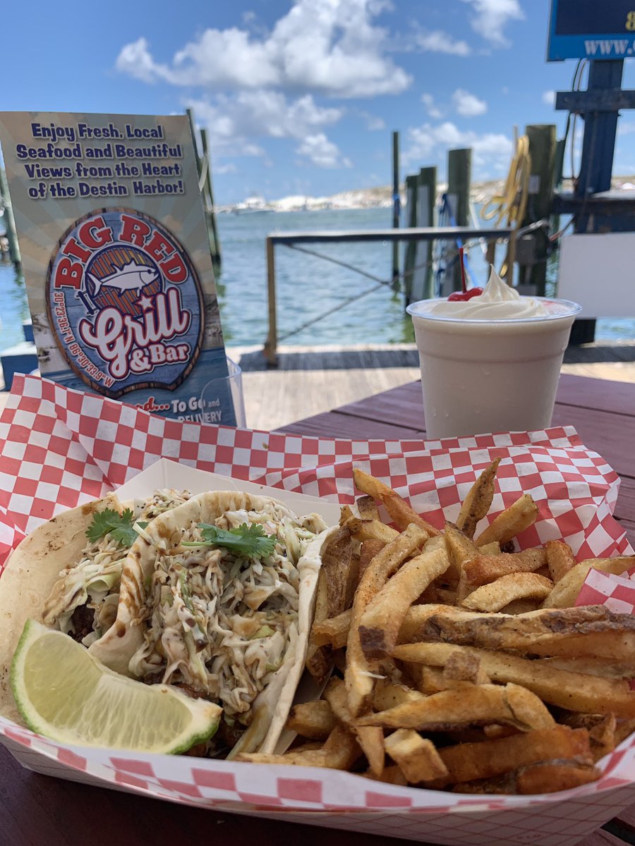 🤗Perfect day to treat yourself (or your pops) to some good eats, sunshine, and a cold one. See ya soon! #SundayFunDay
